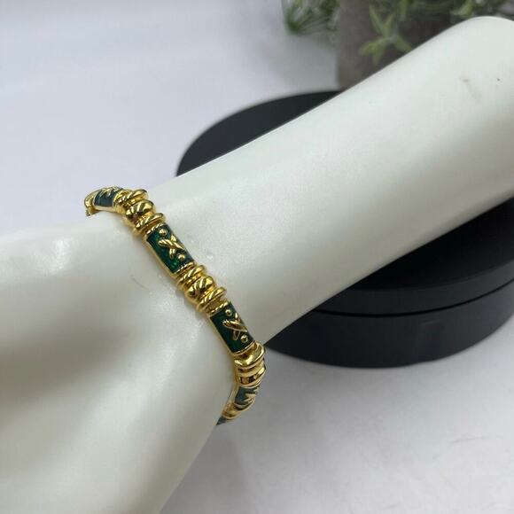 Joan Rivers Signed Vintage Gold Tone and Green Enamel Bracelet Snap Closure - Picture 5 of 10